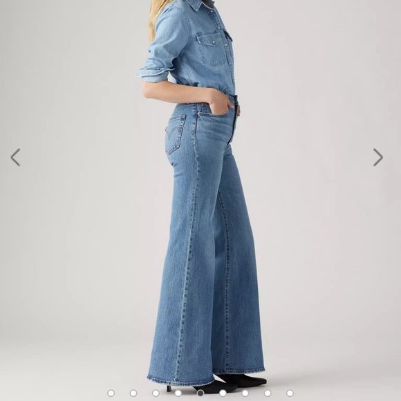 Levi's® Premium
RIBCAGE BELL WOMEN'S JEANS - Picture 4 of 11
